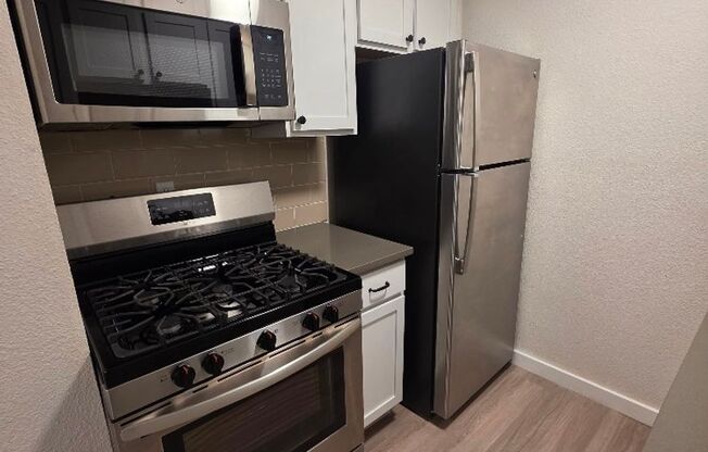 2 beds, 1 bath, 900 sqft, $1,321, Unit ELP2202-336