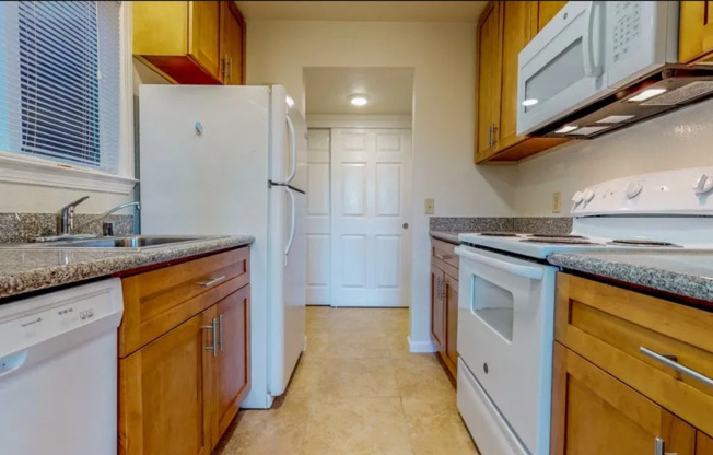 2 beds, 2 baths, 950 sqft, $2,450, Unit 10