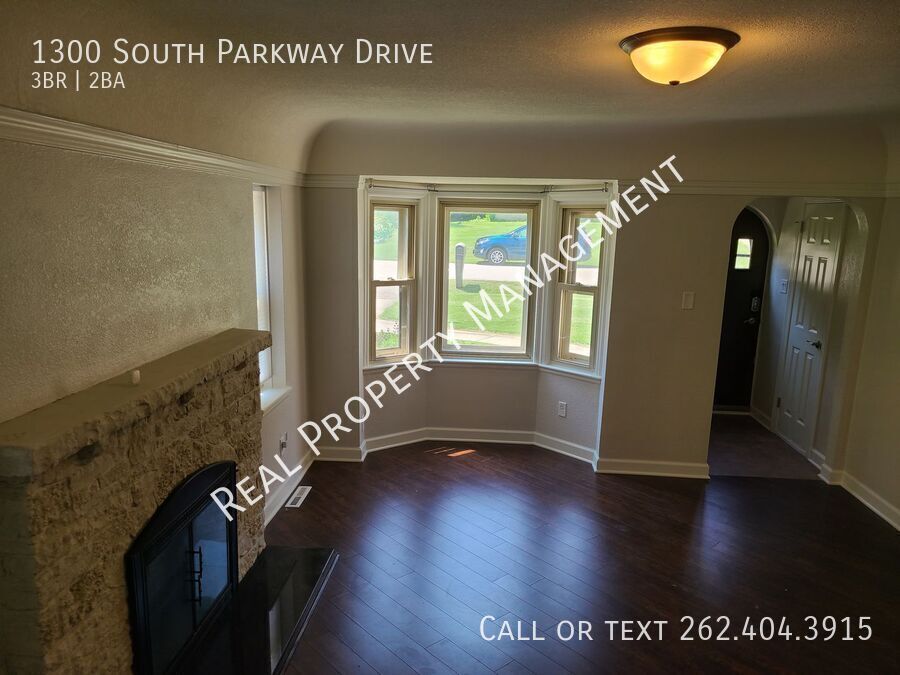 1300 S PKWY DR