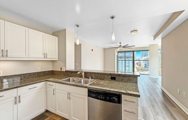 2 beds, 2 baths, $3,000
