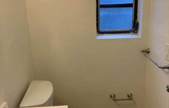 Studio, 1 bath, 460 sqft, $1,325, Unit 6