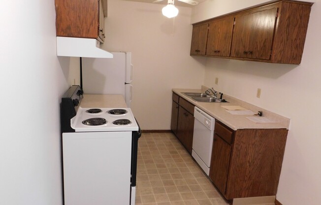 2 beds, 1 bath, $770