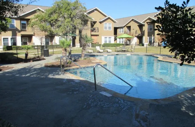 Northwest San Antonio Luxury Apartments Westpond Apartments Resort Style Pool