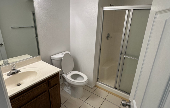 Gorgeous, spacious townhouse in West Lancaster!