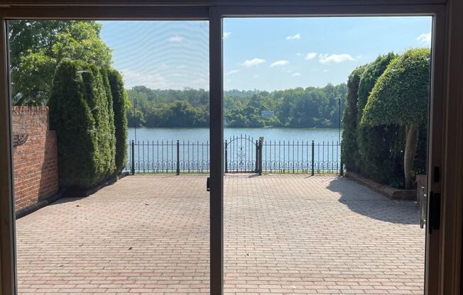 Gorgeous Townhome on the Tennessee River