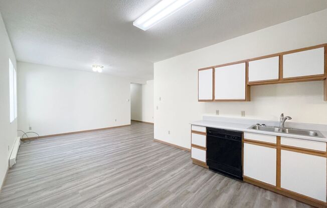 2 beds, 1 bath, $845, Unit 3