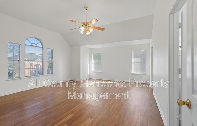 2313 LORETTA LN