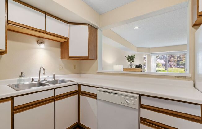 2 beds, 1.5 baths, 1,412 sqft, $1,895, Unit 05 2298