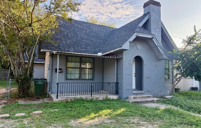 Newly renovated home with all the modern touches: Wood-laminate floors, Stainless Steel Appliances, New Cabinets and Countertops, Large Bedrooms & Backyard