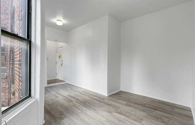 826 9 AVE