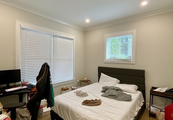 13 GREYLOCK RD