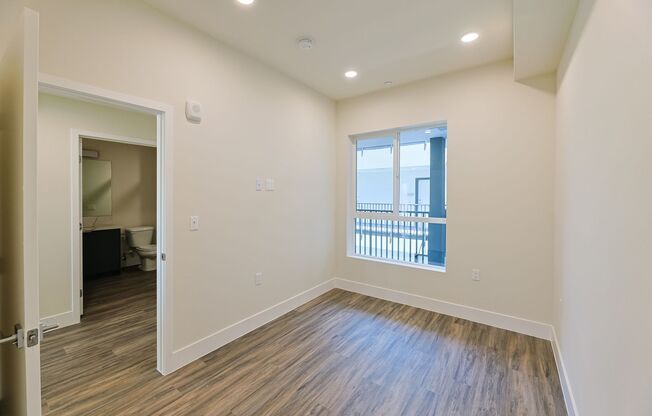 2 beds, 2 baths, 811 sqft, $1,475