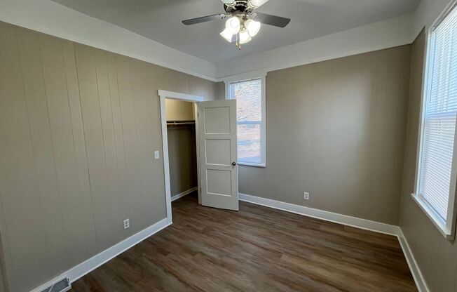 3 beds, 1 bath, 950 sqft, $995