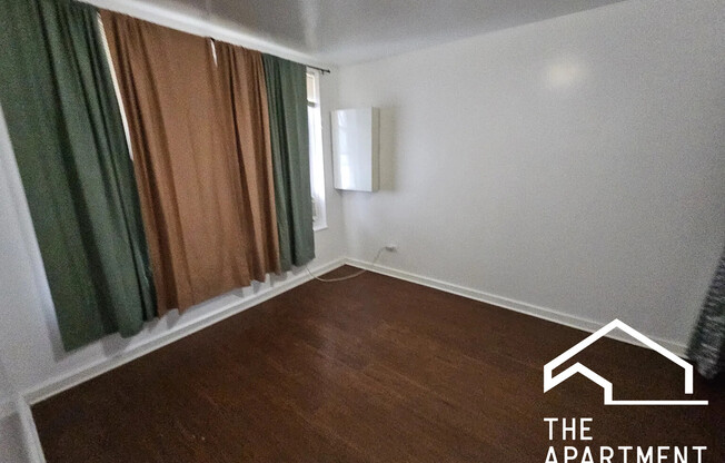 3531 West Dickens Ave.