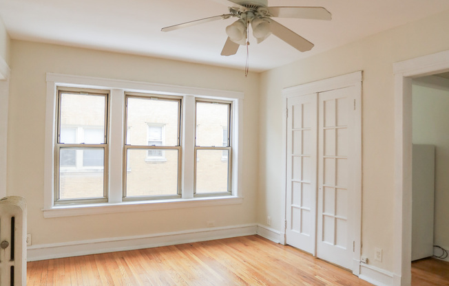 1365 W GREENLEAF