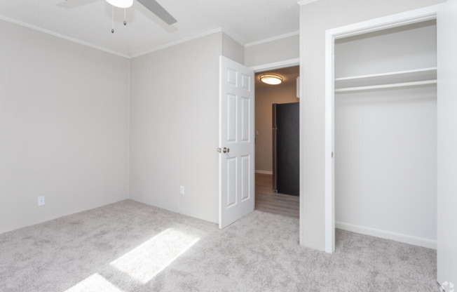 2 beds, 1.5 baths, 990 sqft, $975, Unit 4414-E