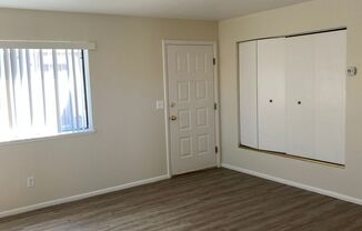 2 beds, 1 bath, $1,295