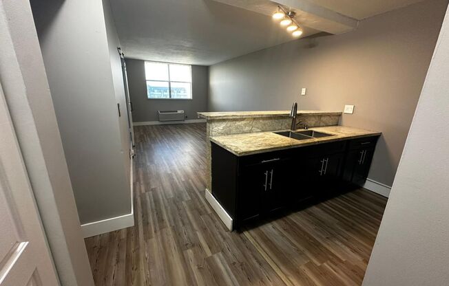 1 Bed / 1 Bath Condo in Goral Springs, Available Now!!