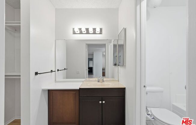 2 beds, 2 baths, 990 sqft, $2,395, Unit G111