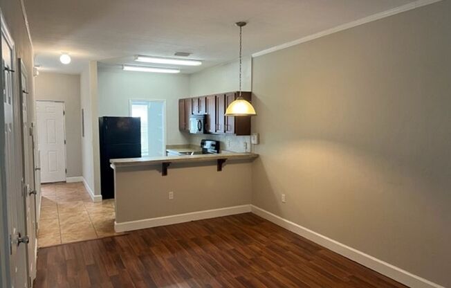 Great Location for this 2 bedroom 2 1/2 bath in Woods Edge South