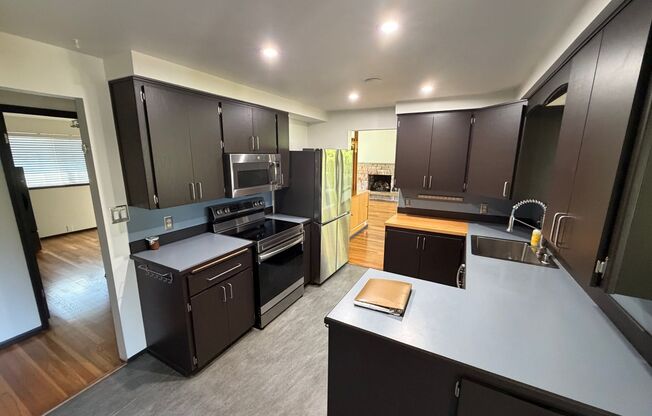 Top Floor Unit in Tastefully Updated Home!