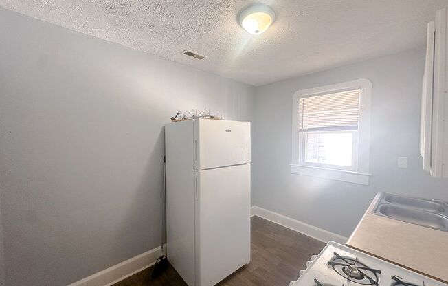 2 beds, 1 bath, $995