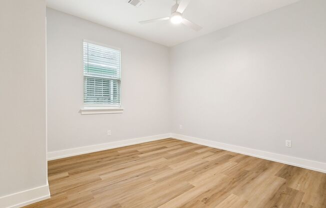 Spacious 3 Bedroom, 2 Bath Apartment with Modern Appliances