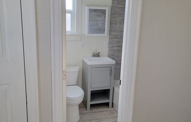 UPDATE ONE BED  ONE BATH SINGLE STANDING UNIT WITH PARKING