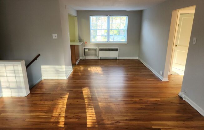 2 beds, 1 bath, 897 sqft, $2,335, Unit G-14