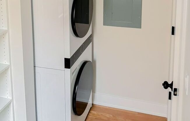 Studio, 1 bath, 325 sqft, $1,975, Unit 2237.5-1E