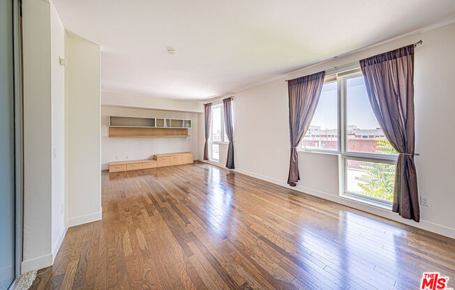 1 bed, 2 baths, 1,130 sqft, $2,700, Unit 313