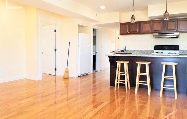 HOT ALLSTON LISTING!!!!