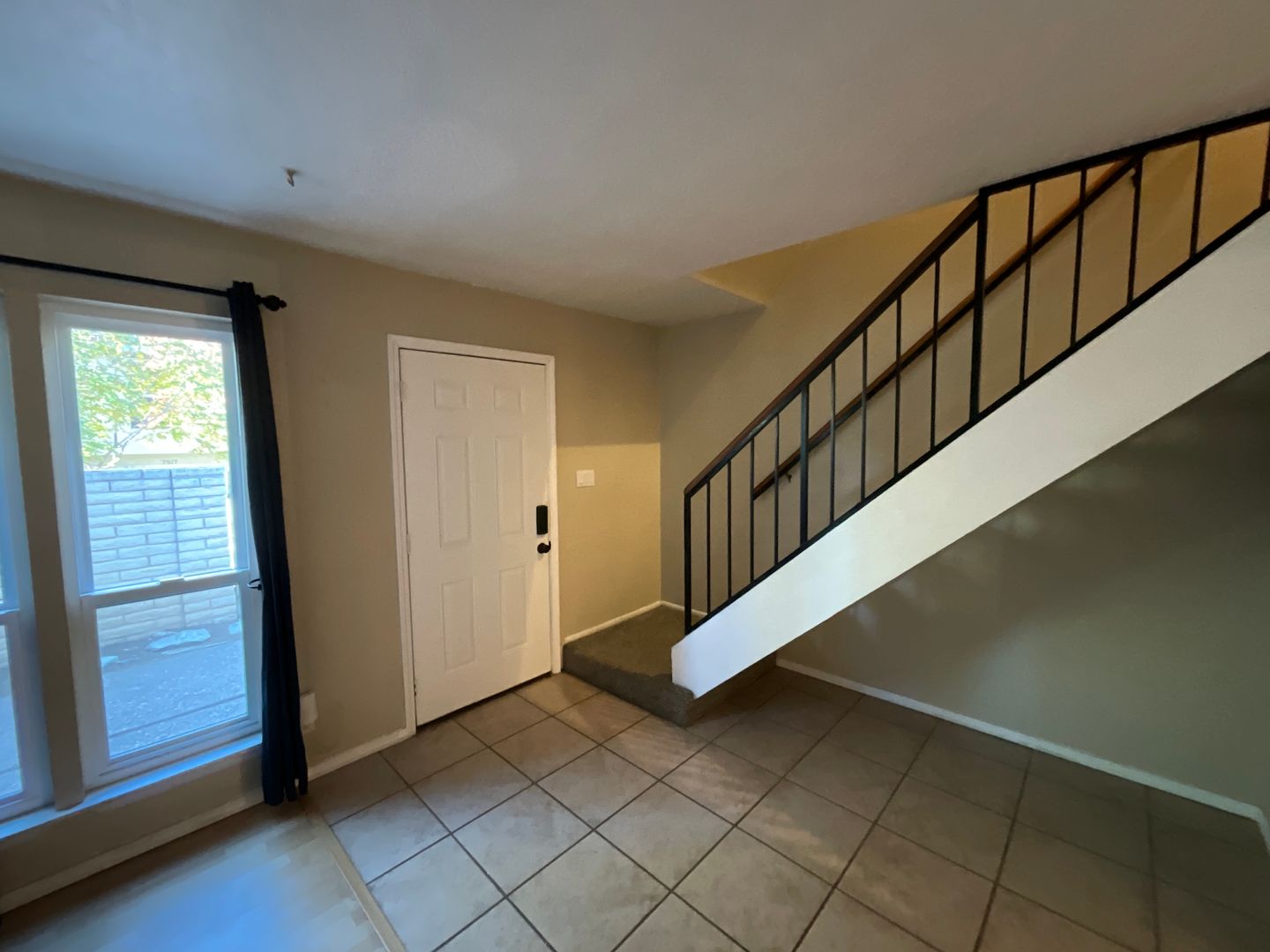 2 Bedroom Townhome Available Near Montgomery Blvd NE & Louisiana Blvd NE!