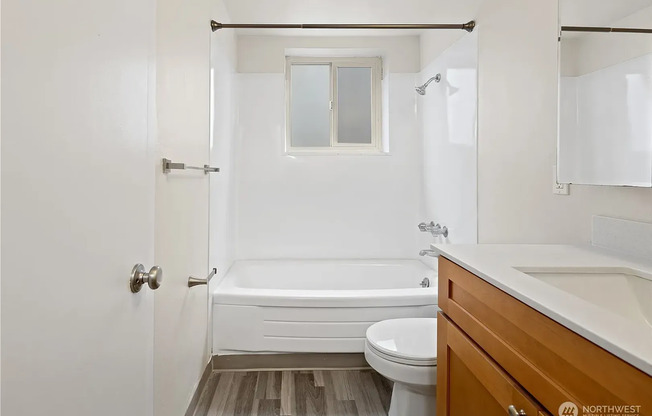 Twin Court - Ballard - Renovated Unit