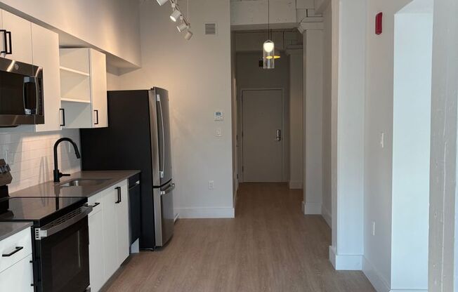 1 bed, 1 bath, 572 sqft, $2,100, Unit 606