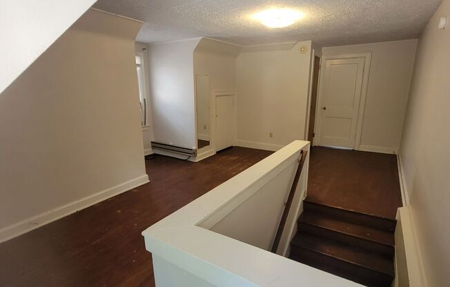 1 bed, 1.5 baths, $1,000, Unit C