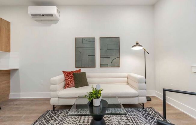 Studio, 1 bath, 420 sqft, $1,155, Unit 213