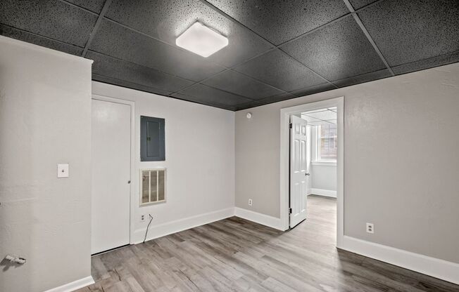 1 bed, 1 bath, 800 sqft, $699, Unit 109 W Lincoln Ave #14