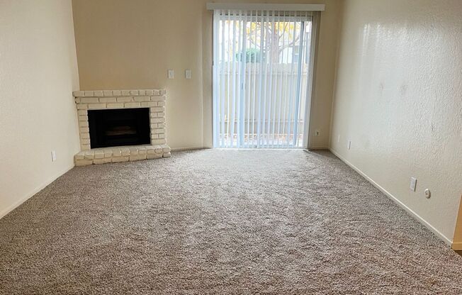 2 beds, 1 bath, 904 sqft, $1,600, Unit 204B