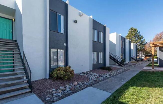 About Peaks at Los Ranchos