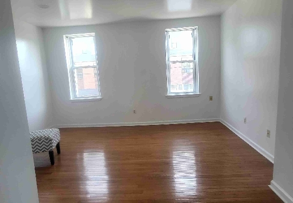 2639 W GIRARD AVE
