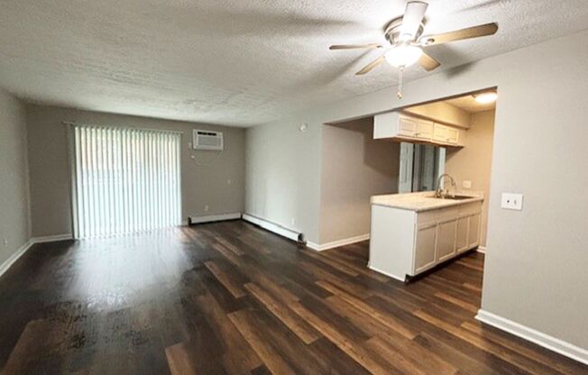 2 beds, 1 bath, 800 sqft, $895, Unit 615-02
