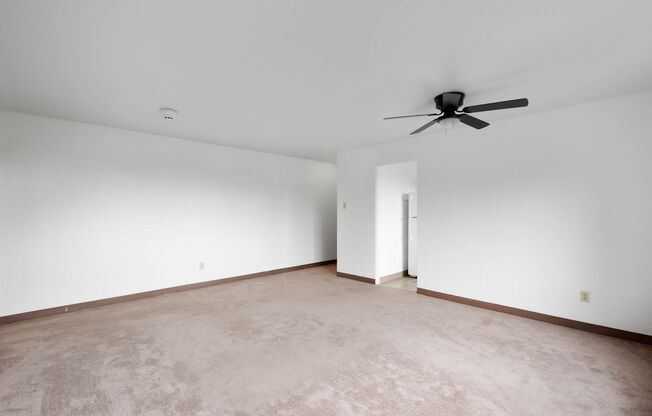 2 beds, 1 bath, 800 sqft, $475, Unit 2117 Brownsville Road - C32
