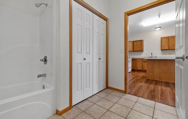 1 bed, 1 bath, 737 sqft, $1,350, Unit 3112