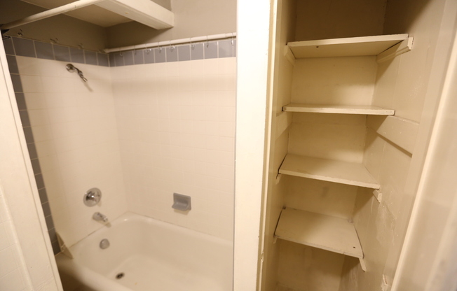 Studio, 1 bath, $1,950, Unit 835 Clayton St -1