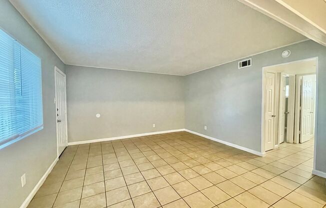 2 beds, 1 bath, 750 sqft, $835, Unit 19