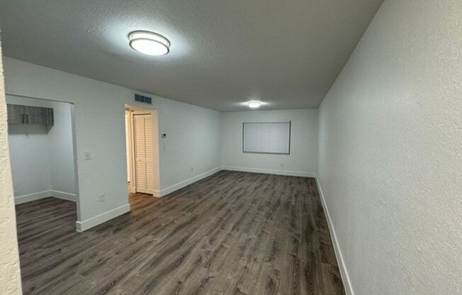 2 beds, 1 bath, 850 sqft, $1,925, Unit F106