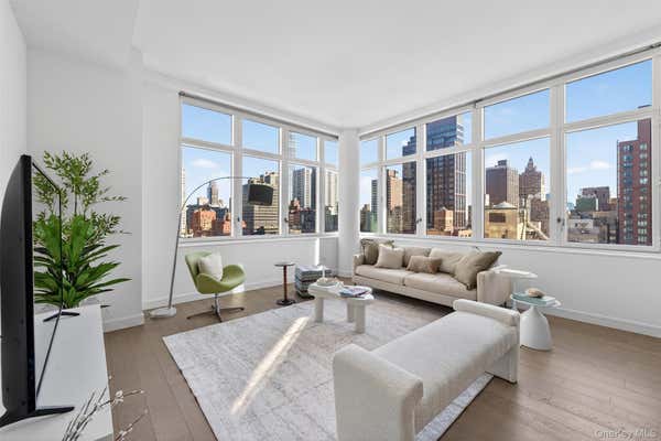 2 beds, 2 baths, 1,268 sqft, $11,500