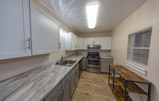 One bedroom duplex unit in Camas. - 2 blocks south of Crown Park