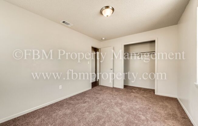 2 beds, 1 bath, $895, Unit 402